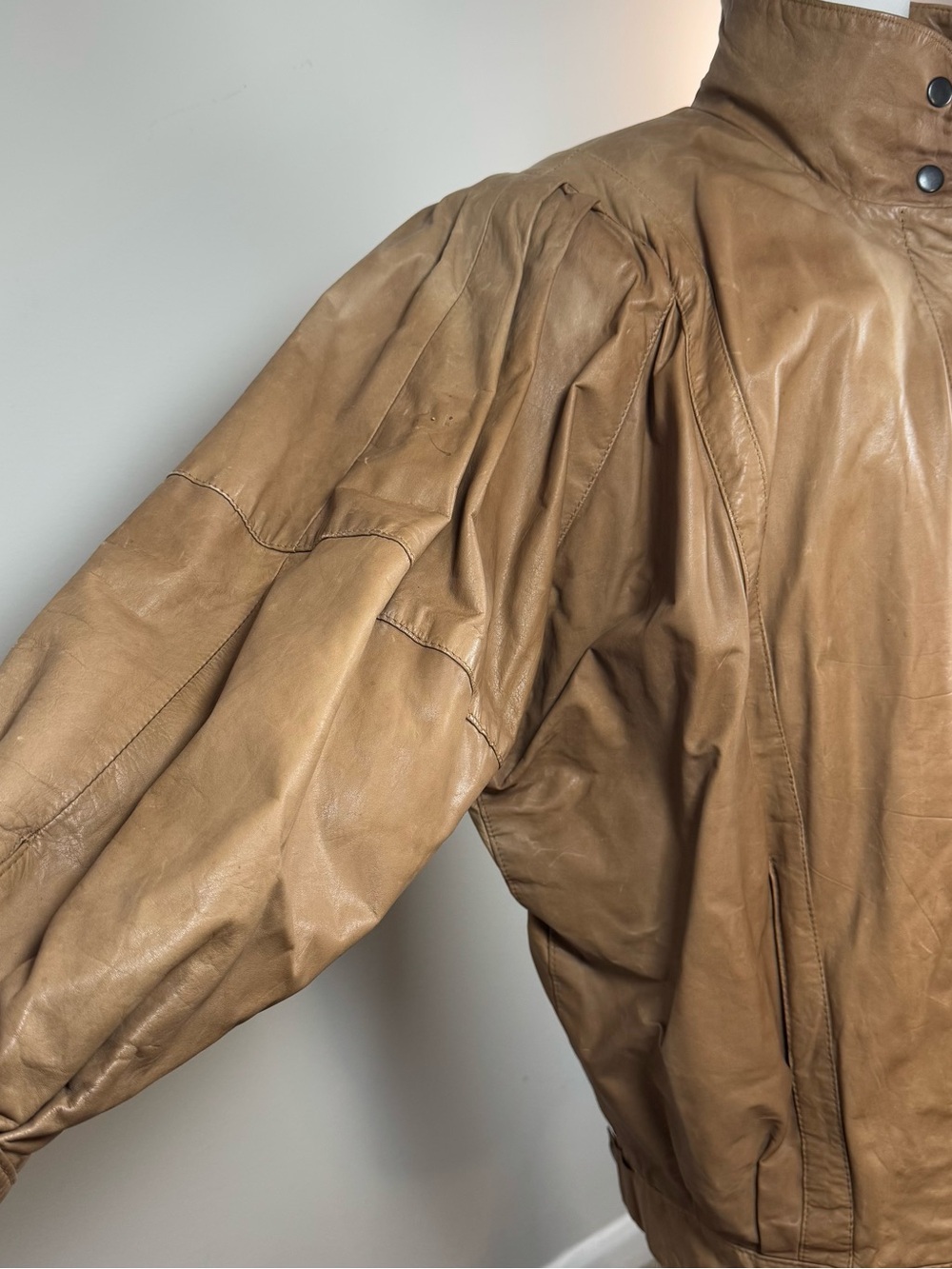 Well Worn Tan Leather Bomber Jacket Button Collar Zip Up Puff Sleeves Vintage